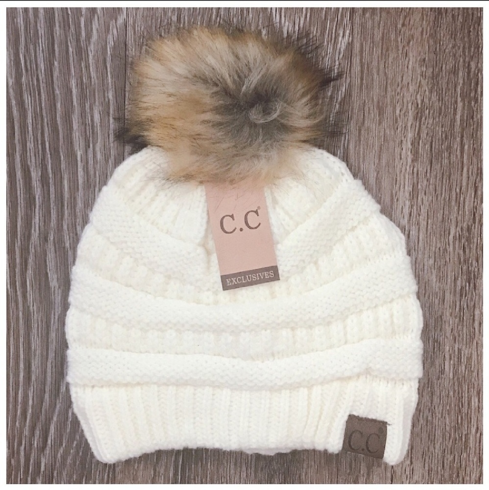 NWT c.c knit faux fur pom beanie hat in ivory